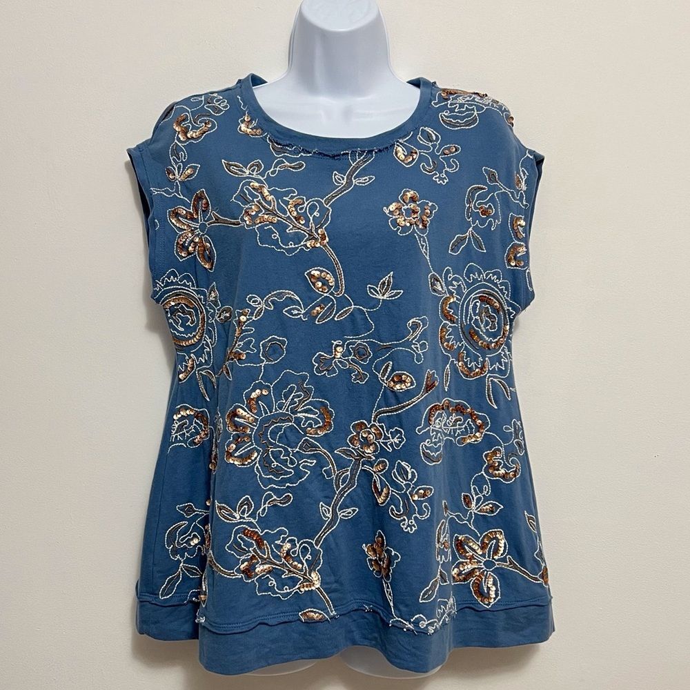 Akemi + Kin Womens Boxy Top Size Small Blue Sequin Floral Cap Sleeve Oversized